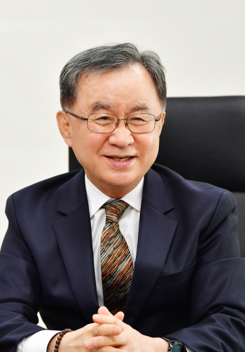 미래전략·인공지능산업 거점도시 기틀 마련하겠다. (광주경제자유구역청장과의 인터뷰)